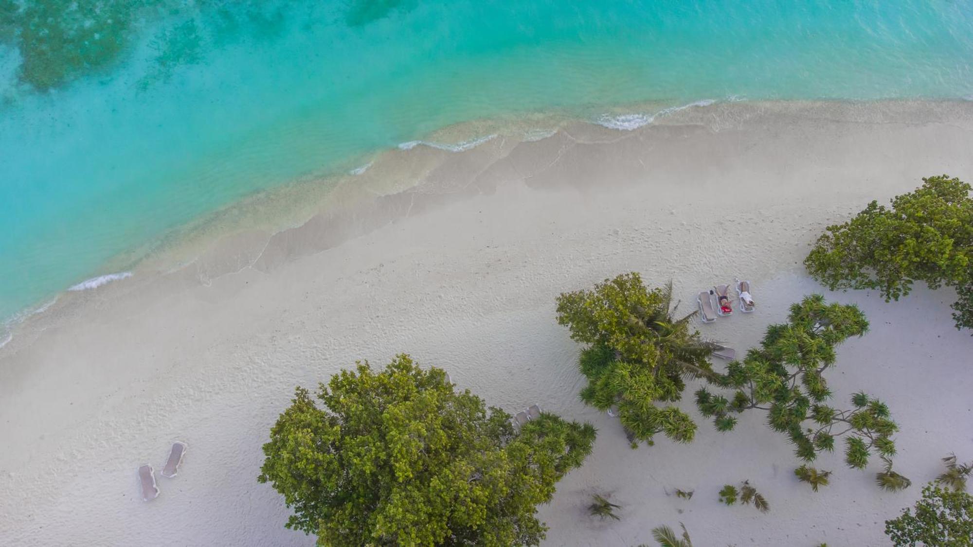 Tranquila Beach Hotel Rasdhoo Exterior photo