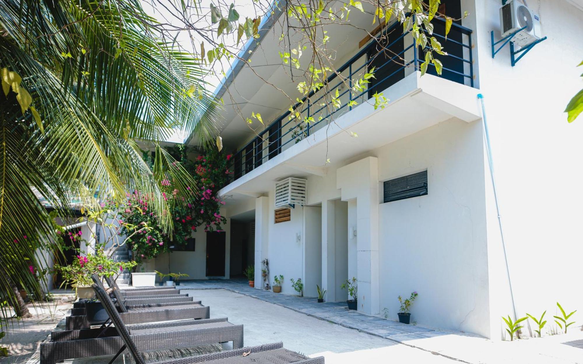 Tranquila Beach Hotel Rasdhoo Exterior photo