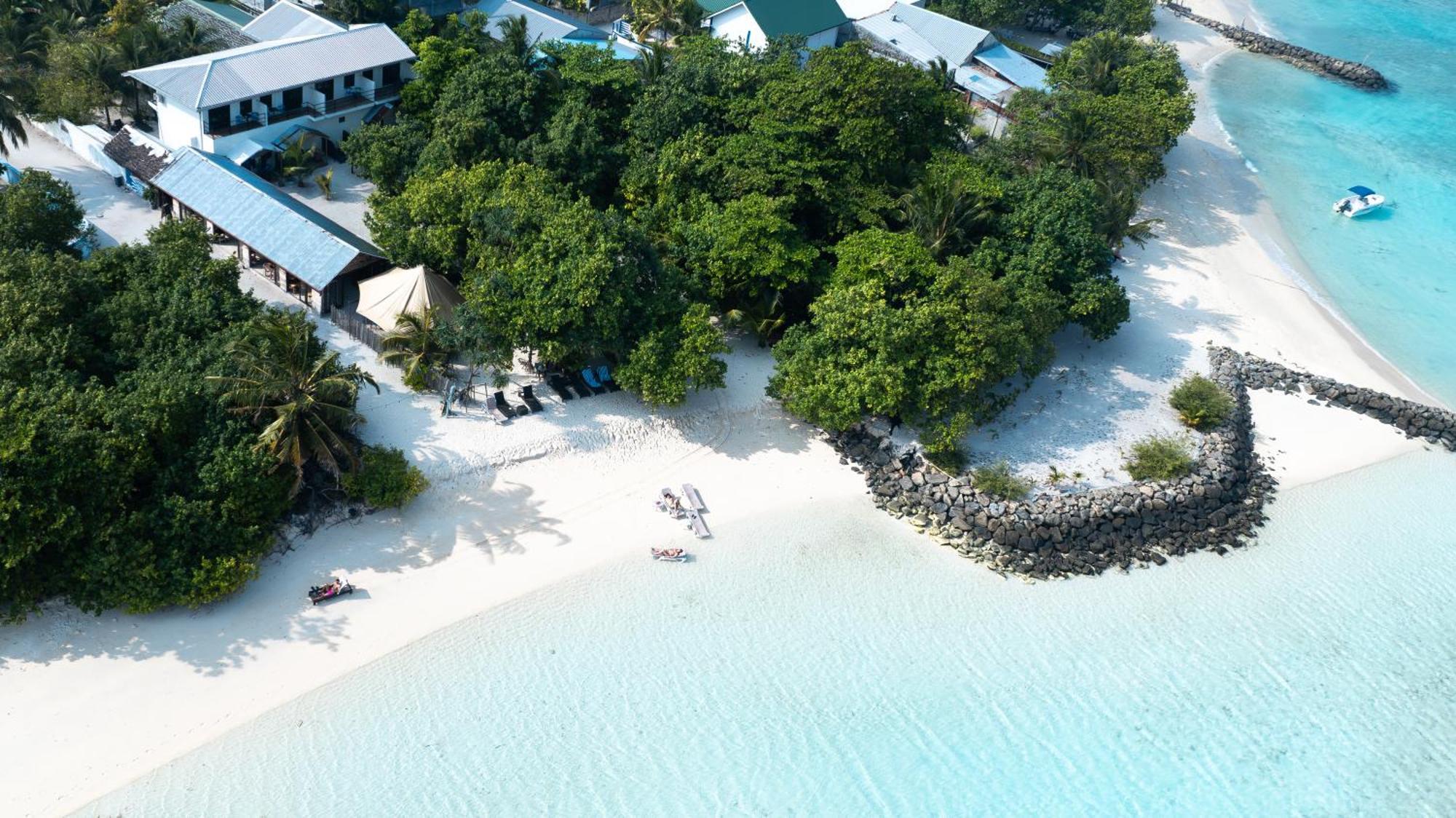 Tranquila Beach Hotel Rasdhoo Exterior photo
